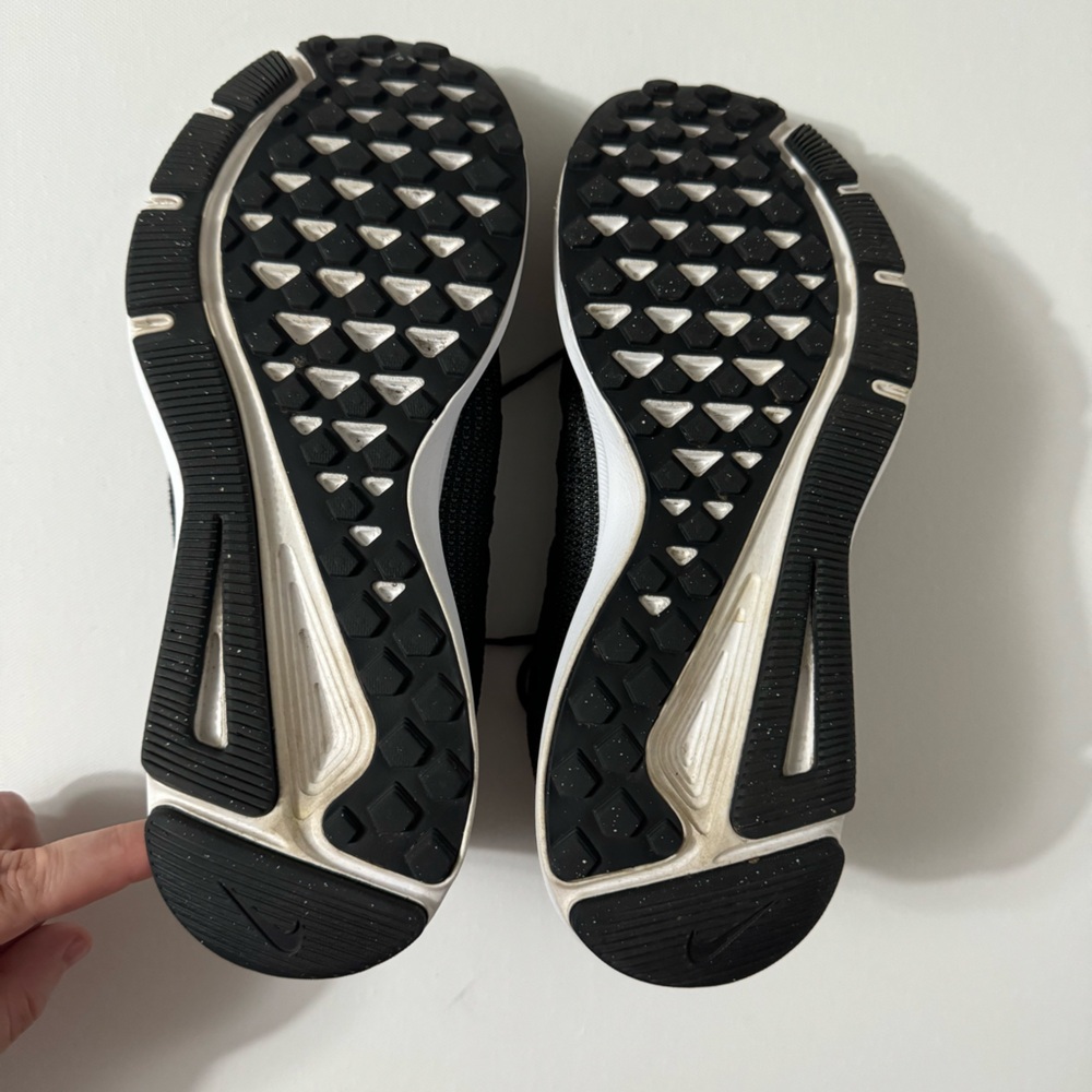Nike Black Athletic Shoes 9 - Picture 5 of 7